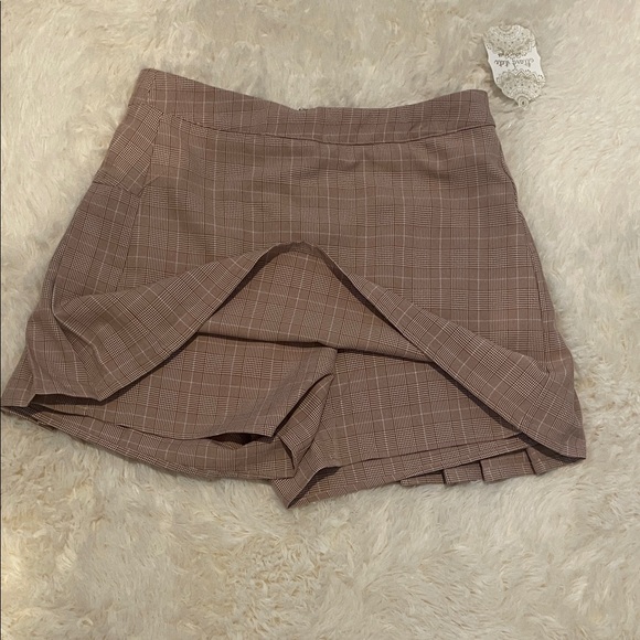 Altar'd State Checkered Tan‎ Mini Skort - Picture 4 of 8